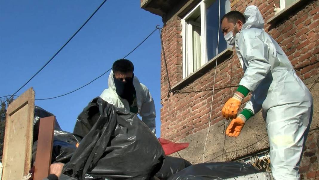 'Her şeyimi alıyorsunuz' diyerek kamyonun peşinden koştu! Komşuları ihbar etmişti 6